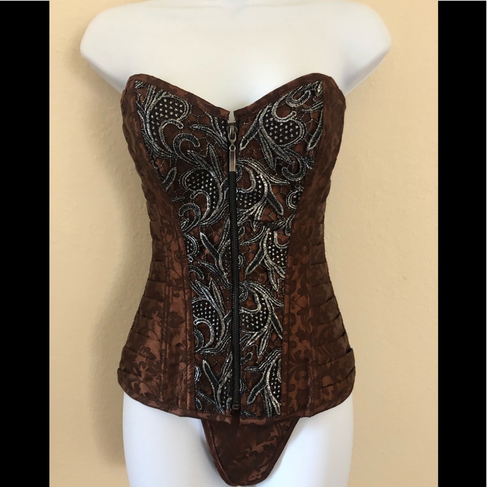 NWTO Women’s detailed satin zip front corset.